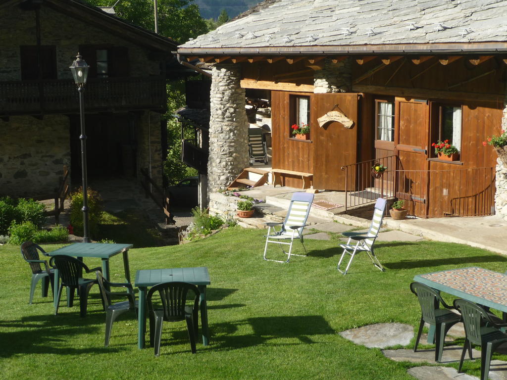 Les Chevreuils Bed & Breakfast Интрод Екстериор снимка