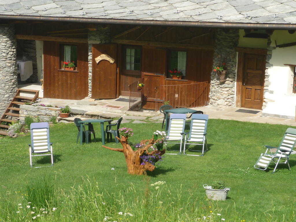 Les Chevreuils Bed & Breakfast Интрод Екстериор снимка