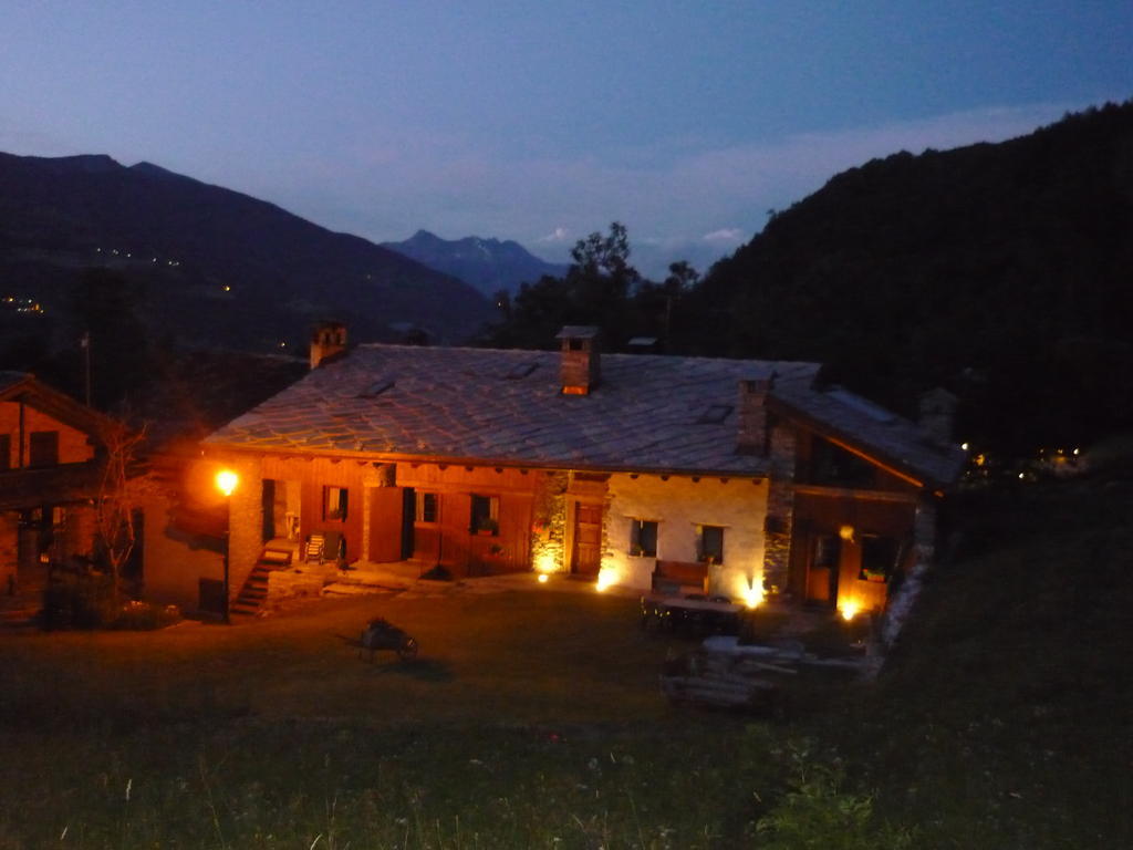 Les Chevreuils Bed & Breakfast Интрод Екстериор снимка