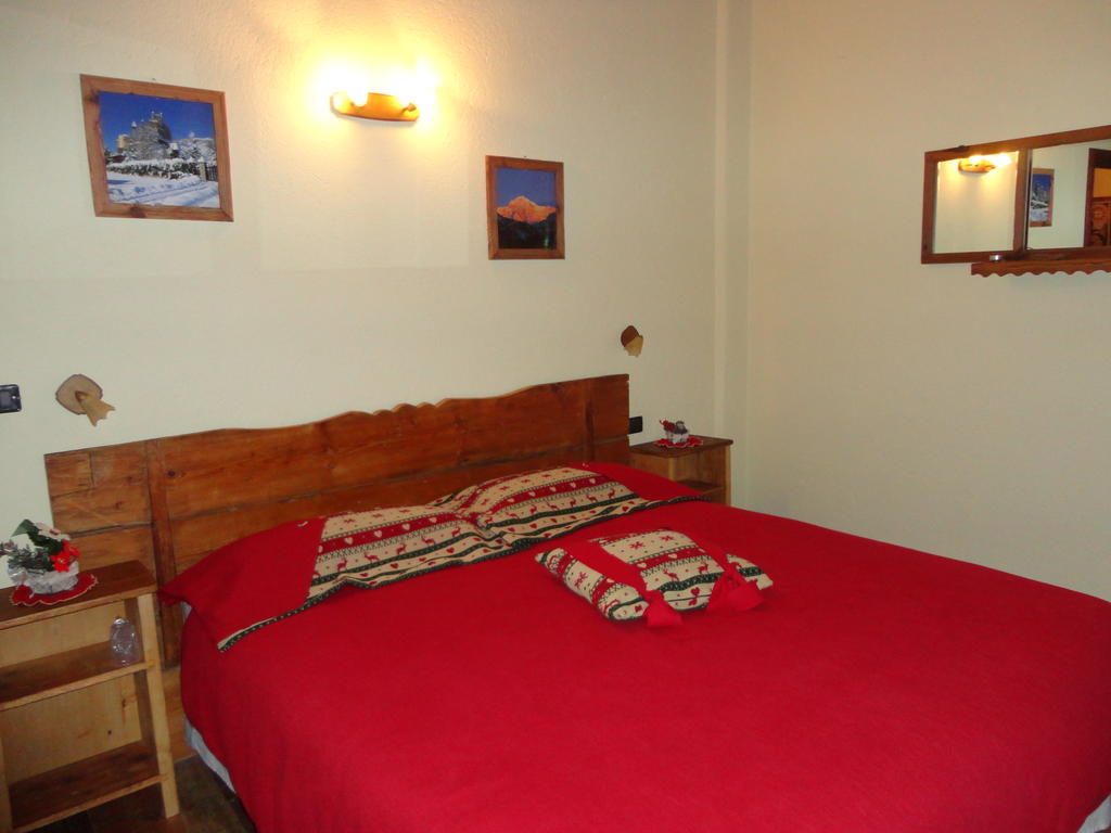 Les Chevreuils Bed & Breakfast Интрод Стая снимка