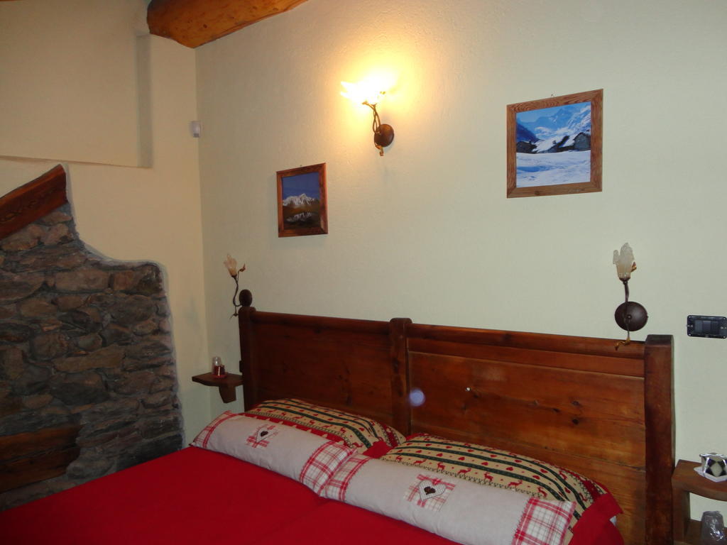 Les Chevreuils Bed & Breakfast Интрод Стая снимка