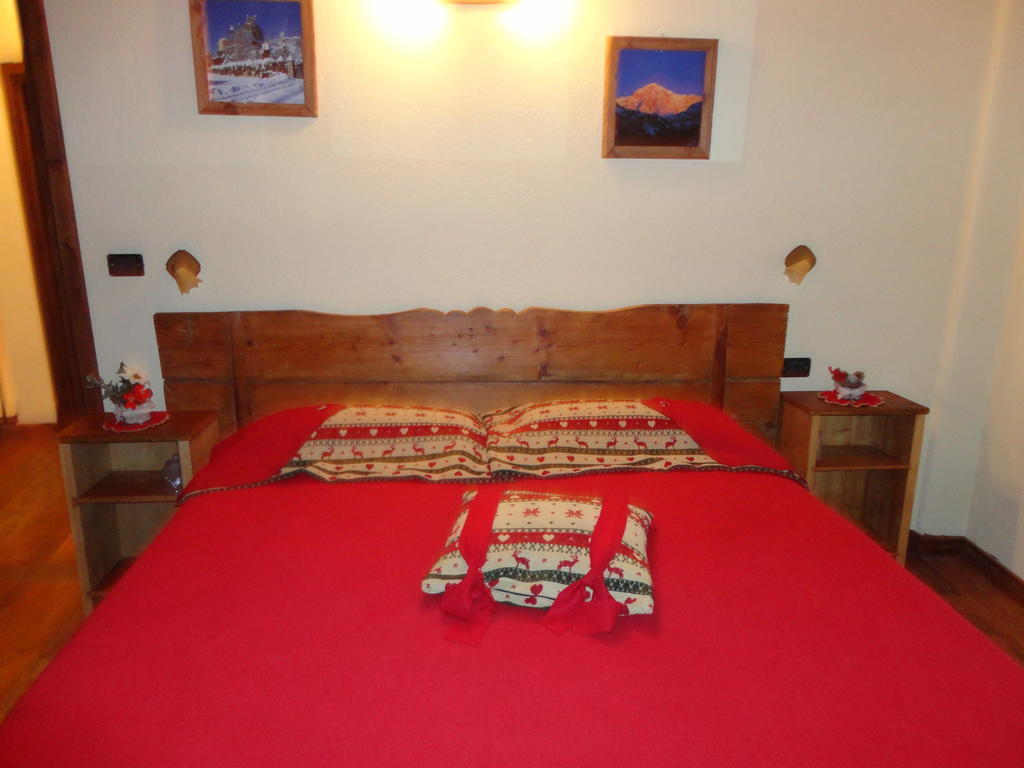 Les Chevreuils Bed & Breakfast Интрод Стая снимка