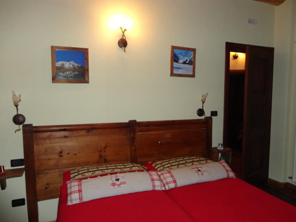 Les Chevreuils Bed & Breakfast Интрод Стая снимка